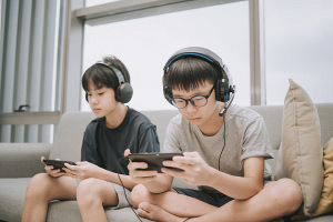 Pragmatic Language Methods And Strategies: Anecdote On Excessive Screen Time
